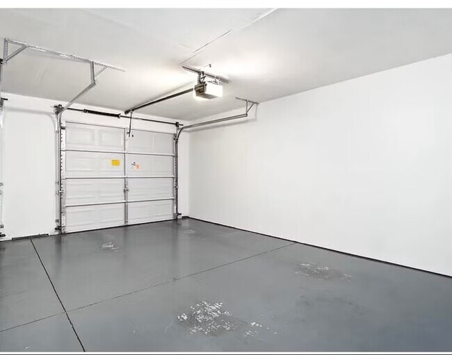 Building Photo - 704 Harbor Woods Dr