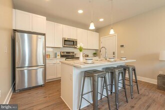 Building Photo - 2220-28 Master St