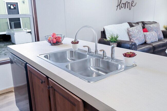 Building Photo - 111 Palomino Dr