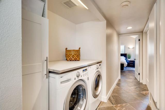 Building Photo - 536 Via De La Valle