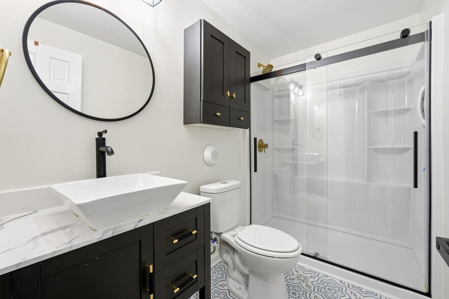 Building Photo - Room in House on River Park Dr