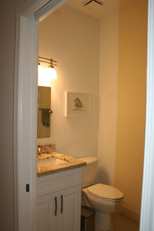 Building Photo - Rare Find! Gorgeous 3/2 villa with garage in Boca Pointe!