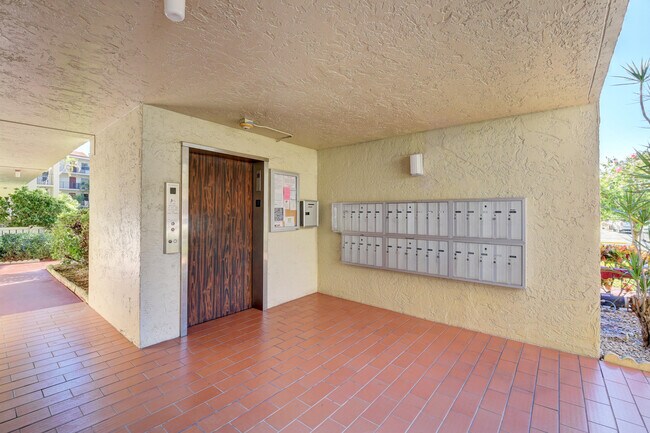Building Photo - 25 Abbey Ln