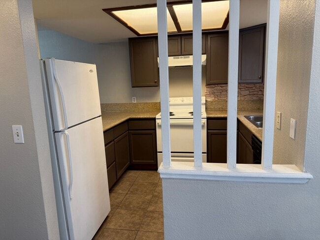 Building Photo - 3823 S Maryland Pkwy