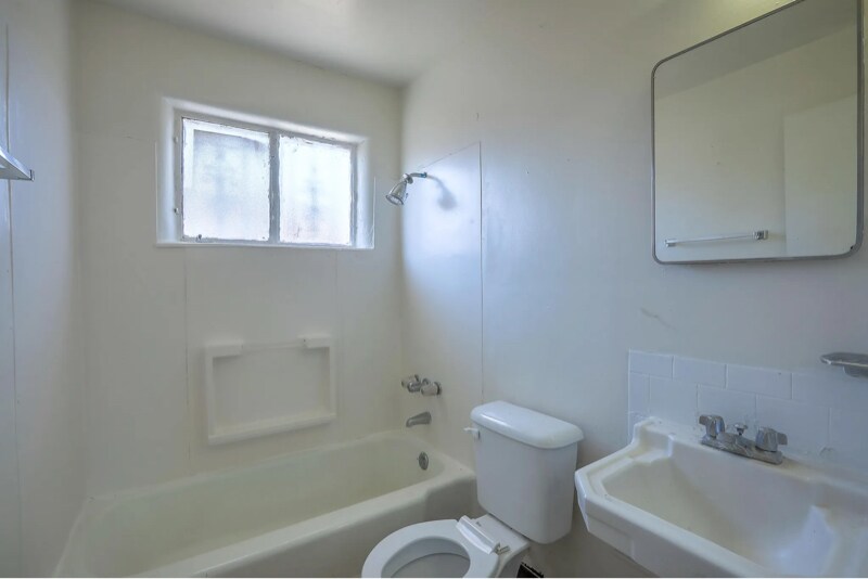 Building Photo - 3518 Crest Ave SE