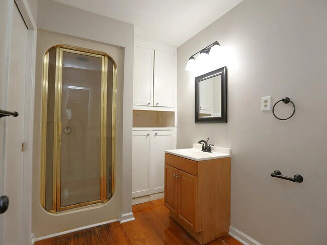 Building Photo - 3 bedroom 2 bathroom