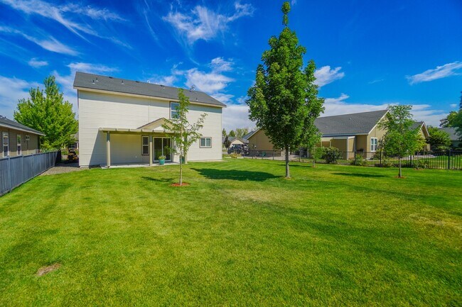 Building Photo - 1655 N Azurite Pl