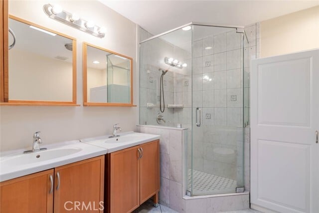 Building Photo - 1344 N Martel Ave