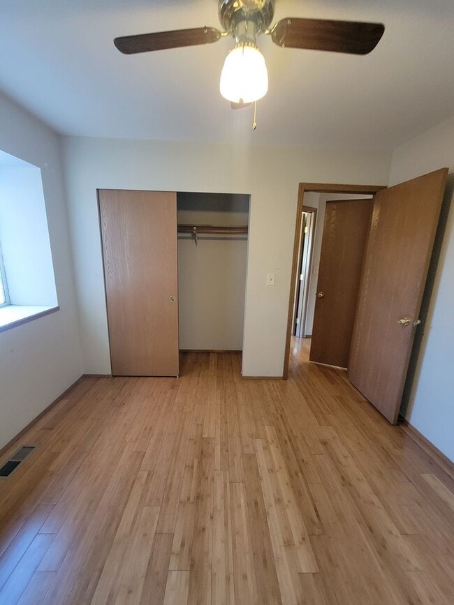 Building Photo - 3 bedroom home with 2 car garage built in ...