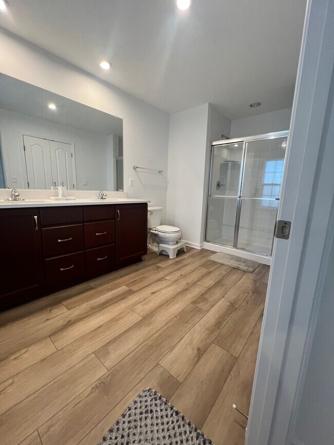 Building Photo - 230 Newbury St