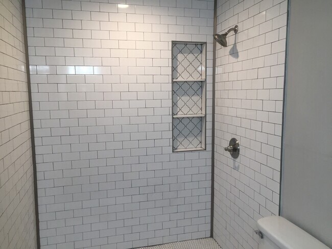 Building Photo - 407 N Carl St