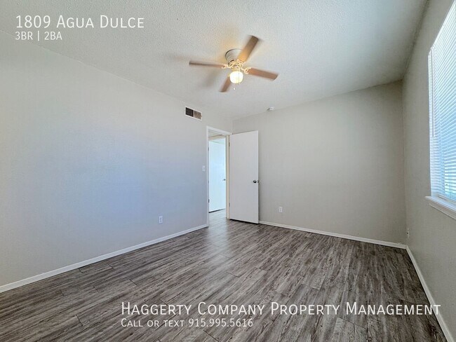 Building Photo - 1809 Agua Dulce St