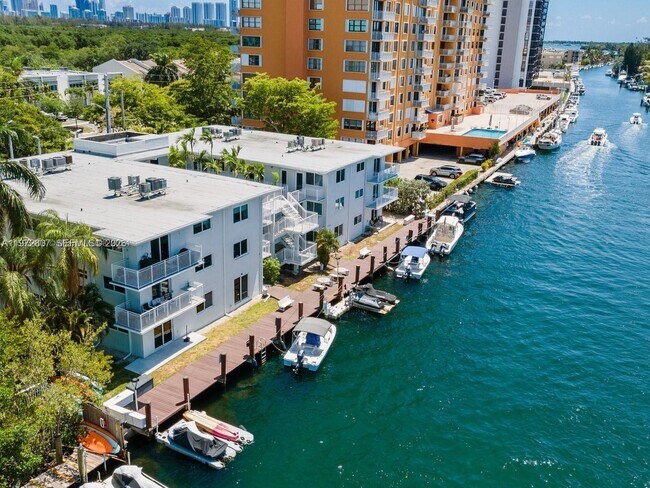 Building Photo - 2430 NE 135th St