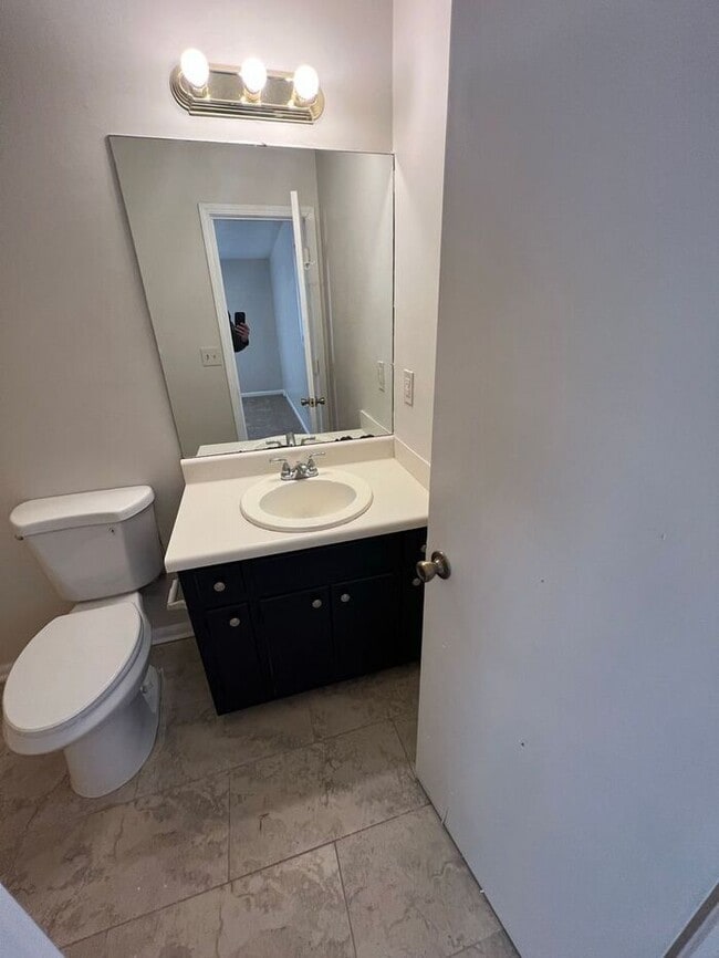 Building Photo - Beautiful 2 bedroom 2 bathroom ranch duplex Now Ready!