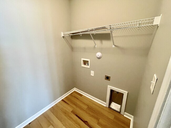 Building Photo - 3 bed, 2 bath Nest in Cameron