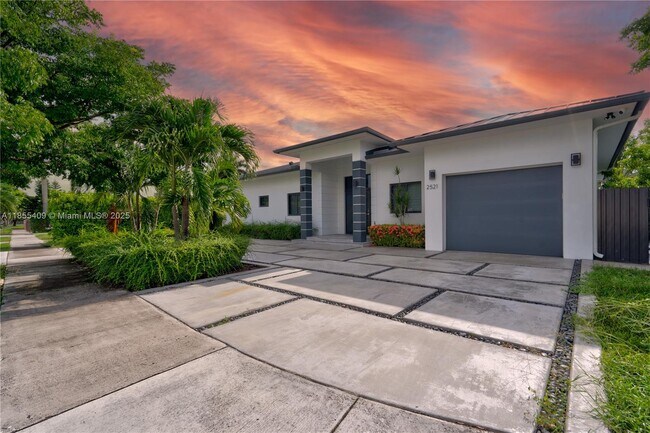 Building Photo - 2521 SW 105th Ave