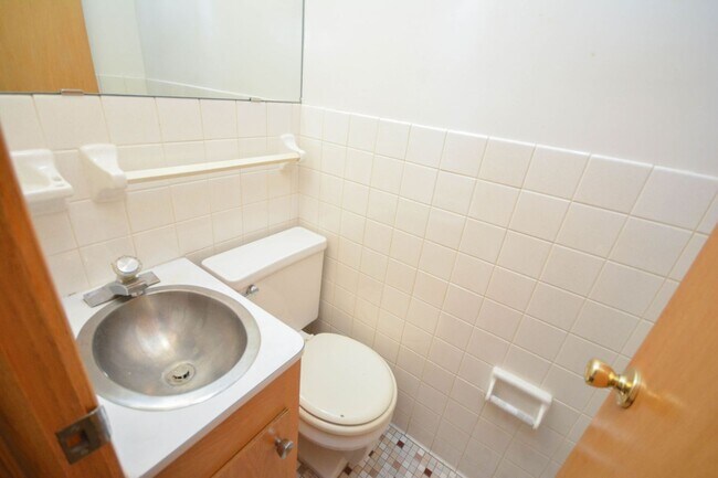 Building Photo - 619 2nd St NW