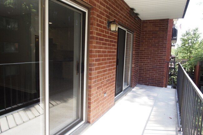 Building Photo - 129 Acacia Cir