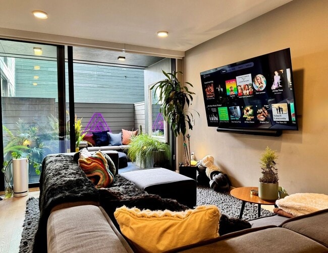 Building Photo - Maison à SOMA  |Secured Smart Access. Mode...