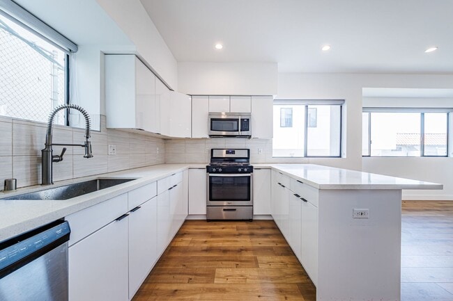 Building Photo - 705 Benton Wy