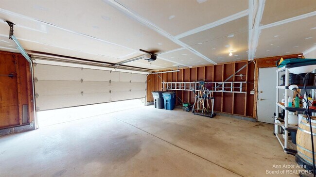 Building Photo - 1280 Sunset Rd