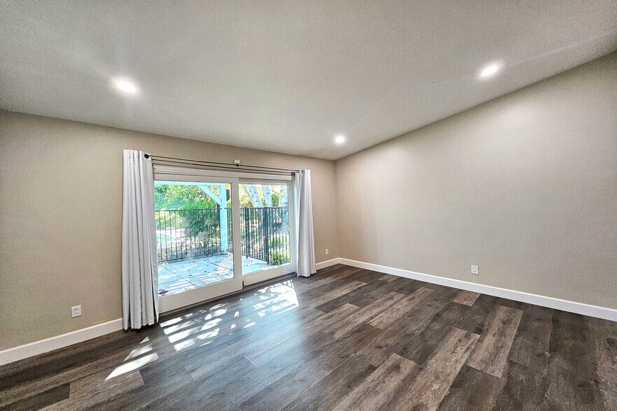 Building Photo - 23526 Dolorosa St