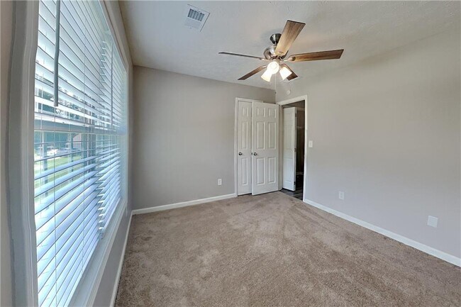Building Photo - 2048 Glen Hope Trace