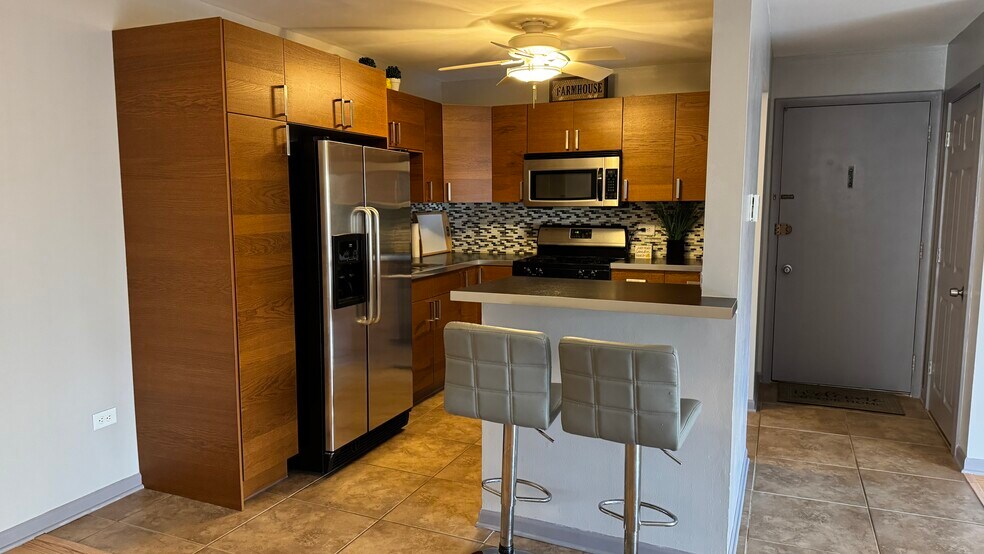 Building Photo - 9S070 Lake Dr