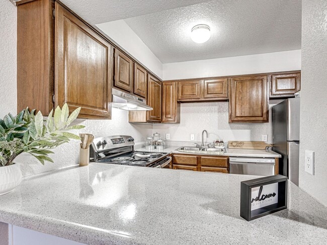 Kitchen - Diamond Ridge Apartments