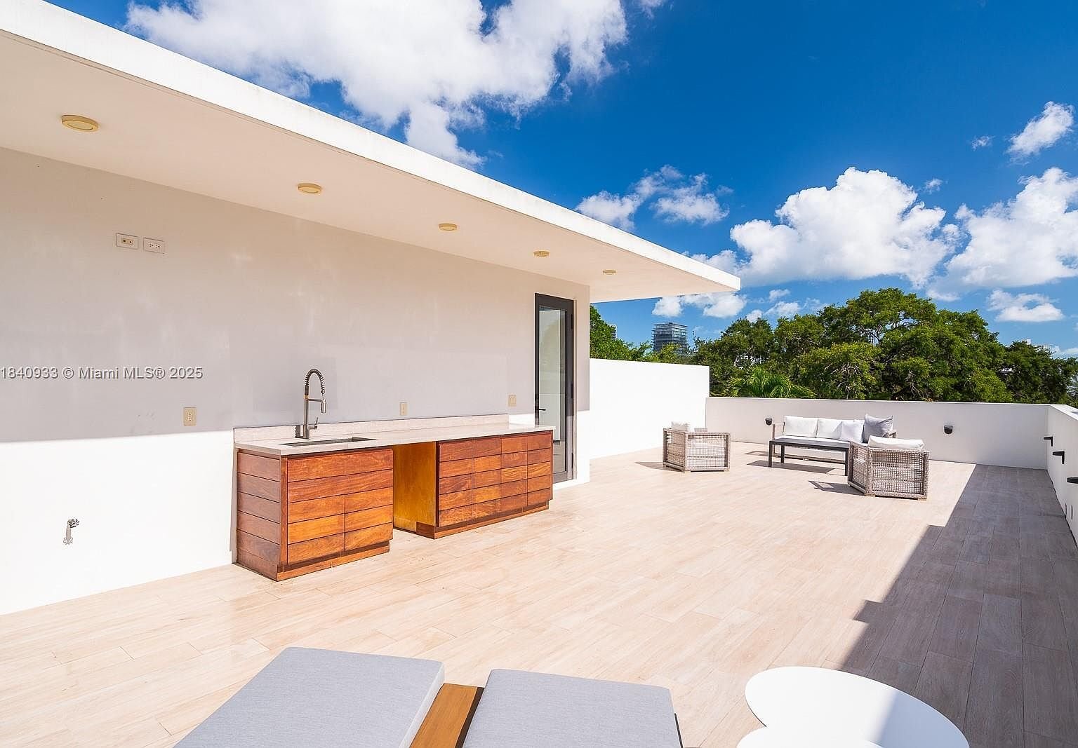 Building Photo - 2984 Coconut Ave