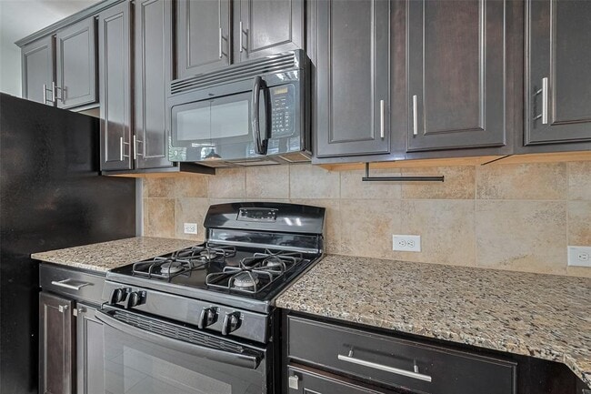 Building Photo - 23611 Plantation Pines Ln