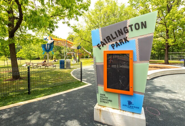 Building Photo - 3281 S Stafford St