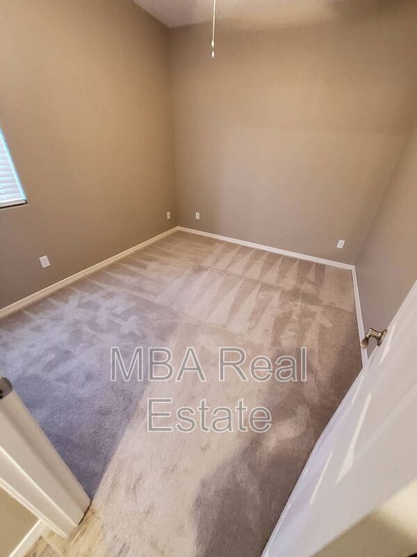 Building Photo - 704 N 152nd Dr