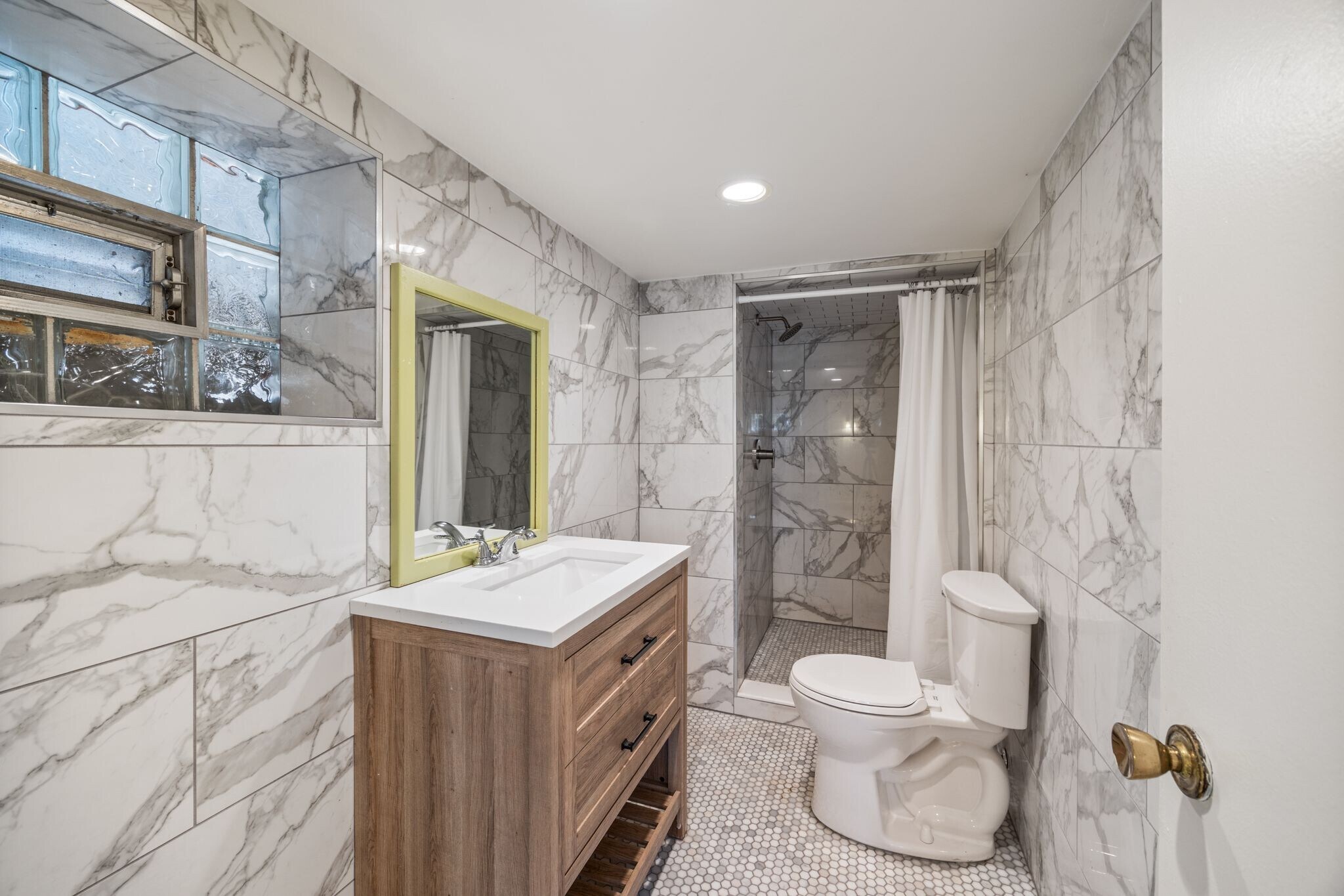 Building Photo - 1015 Garnett Pl