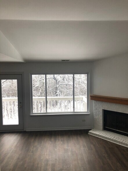 Building Photo - 320 Crestview Dr