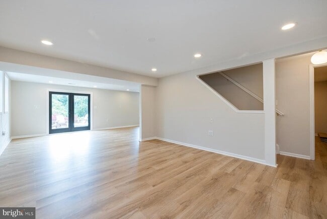 Building Photo - 7017 Helmsdale Ct