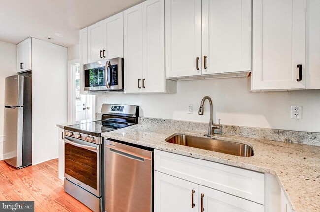 Building Photo - 804 Oella Ave