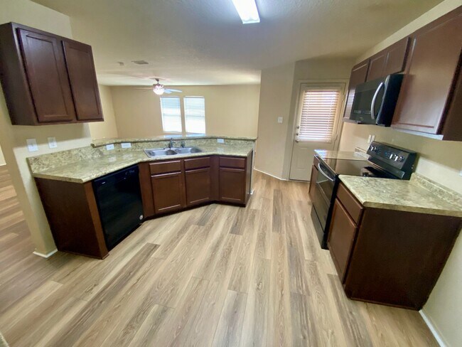 Building Photo - It's a Beauty ~ Great Location ~ 3/2.5 ~ M...