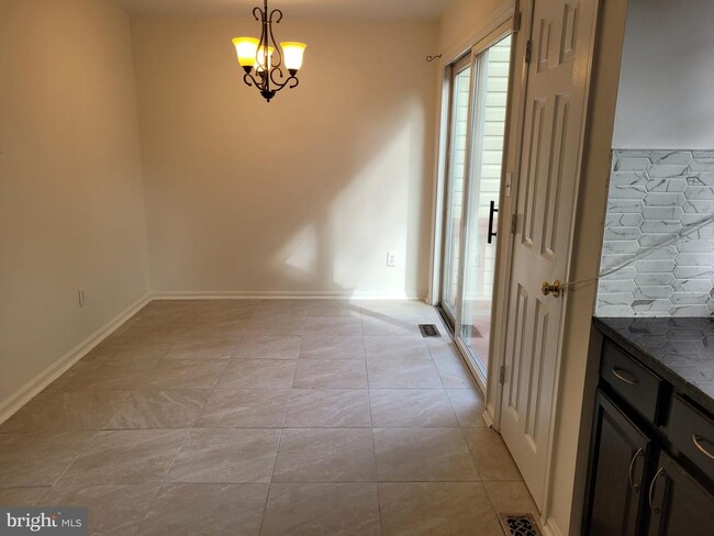 Building Photo - 8636 Sanderling Dr