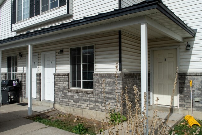 Primary Photo - 137 S 400 W