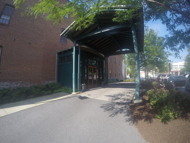 Building Photo - 425 N Prince St