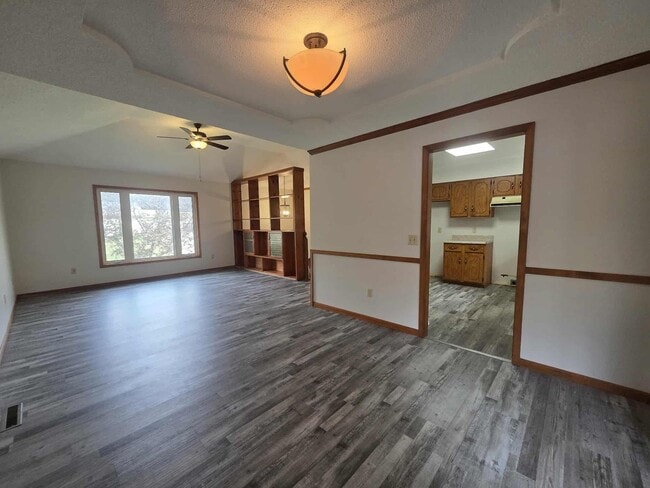 Building Photo - Spacious Home for Rent!