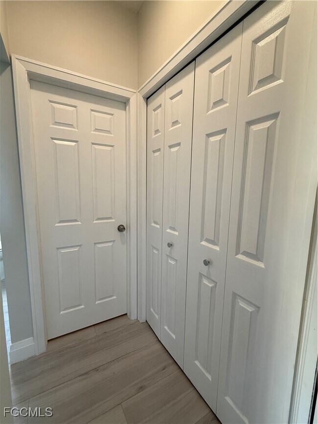 Building Photo - 711 SE 33rd Terrace