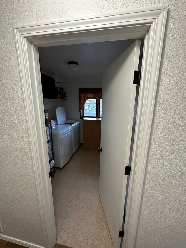 Building Photo - 2 Bedroom, 1 Bathroom Ranch-Style Single Home