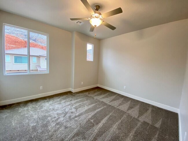 Building Photo - 438 N Stone Mountain Dr