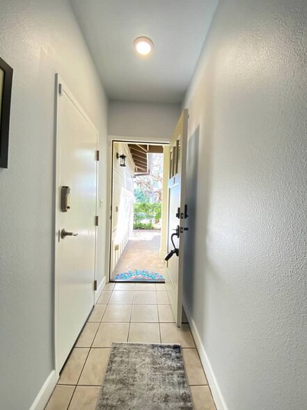 Building Photo - 92-1496 Aliinui Dr