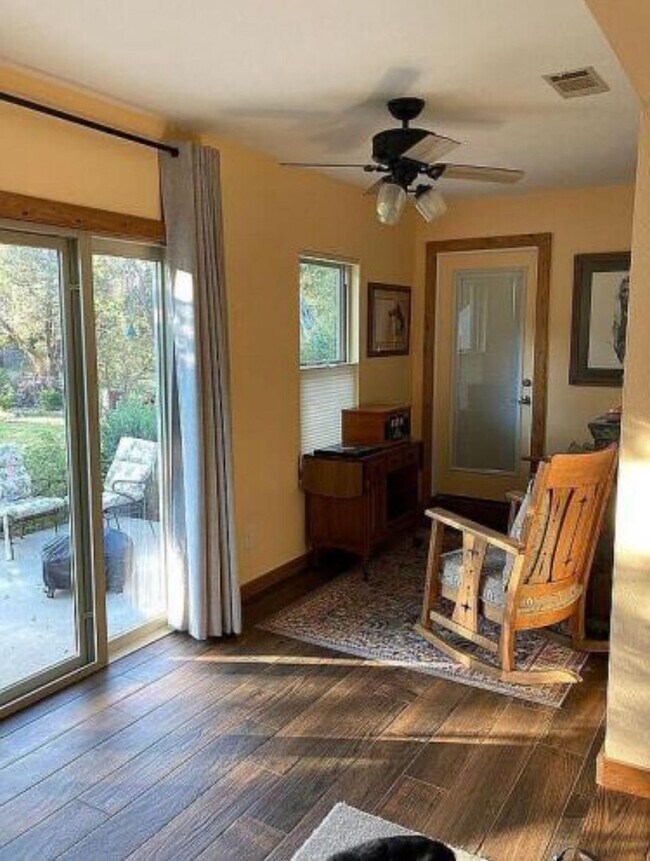 Building Photo - 2.35-acre farmhouse in the heart of Cedar Park available for rent!