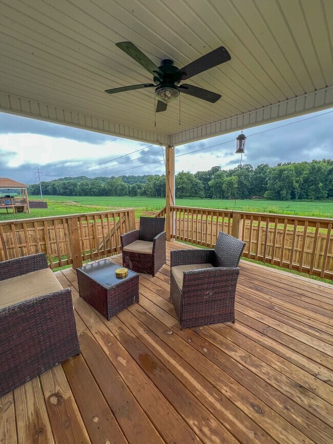 Building Photo - Move-In Specials Available! Beautiful Sing...
