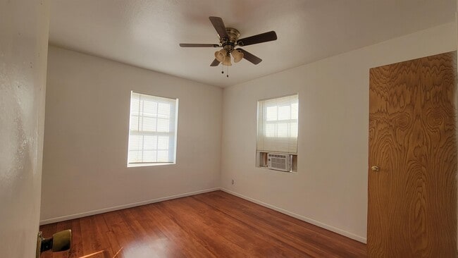 Building Photo - 805 Apple St