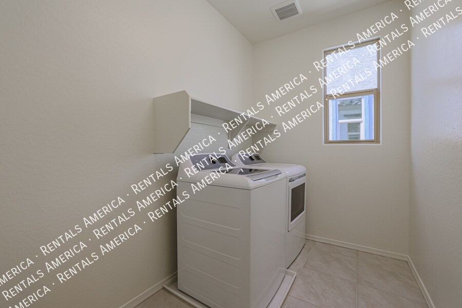 Building Photo - 10036 E Tiburon Ave